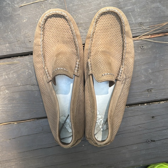 Ugg Men's Tan Perforated Loafers size 9 (no insole) - Picture 2 of 6
